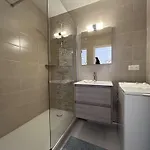 Apartment Confortable Face Avec Garage Prive, - Fr-1-224c-336