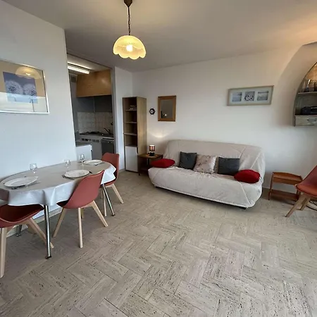 Confortable Face Avec Garage Prive, - Fr-1-224c-336