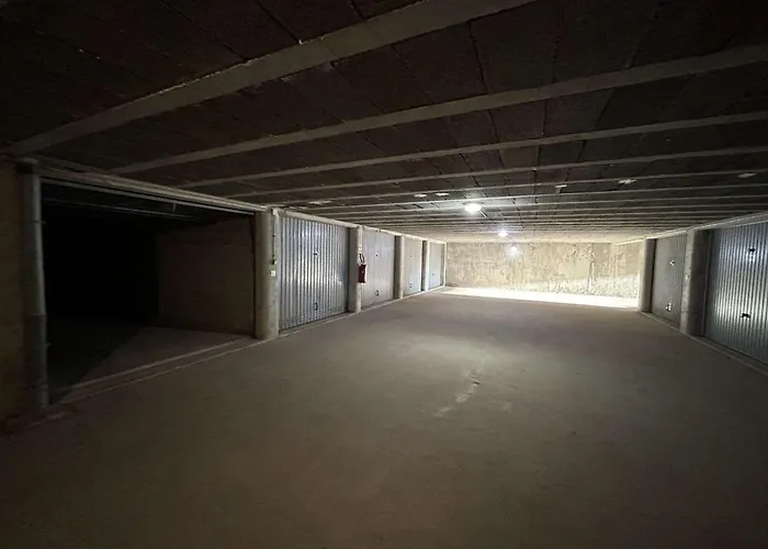 Appartement Confortable Face Avec Garage Prive, - Fr-1-224c-336 *